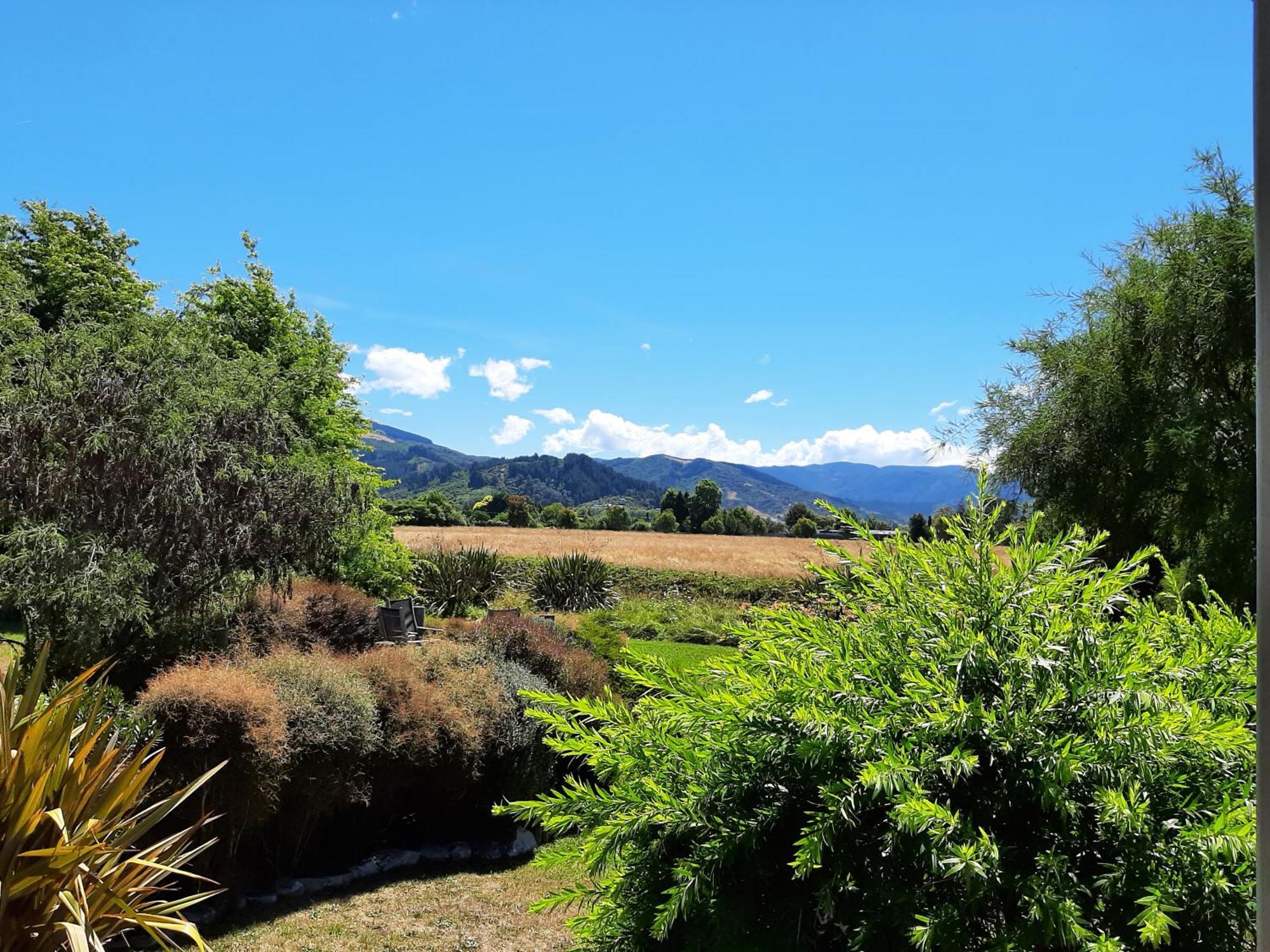 Eden'S Edge Lodge Motueka Exterior photo